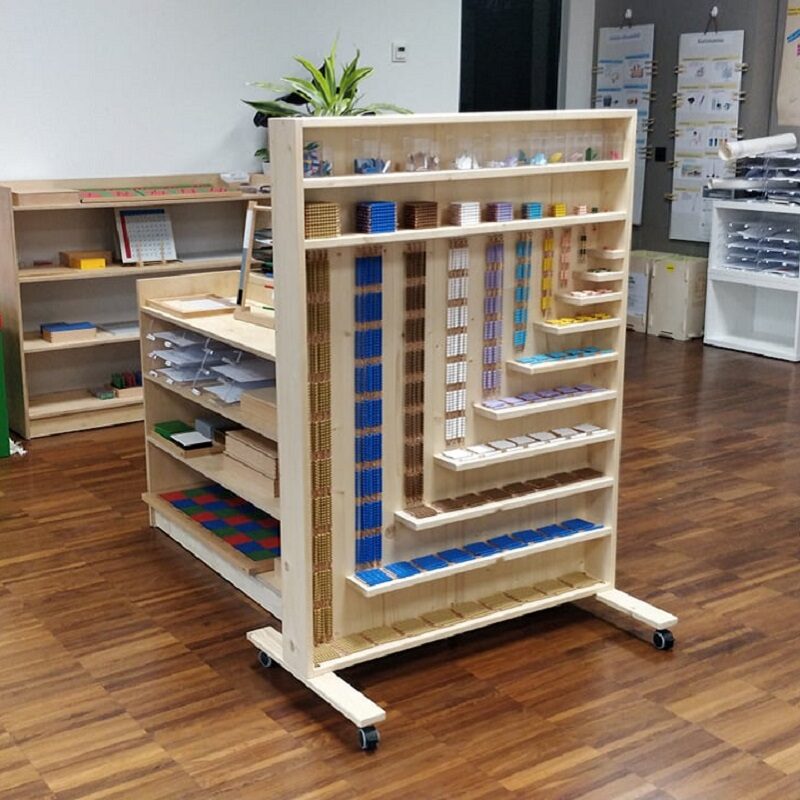 Montessori helmeste riiul