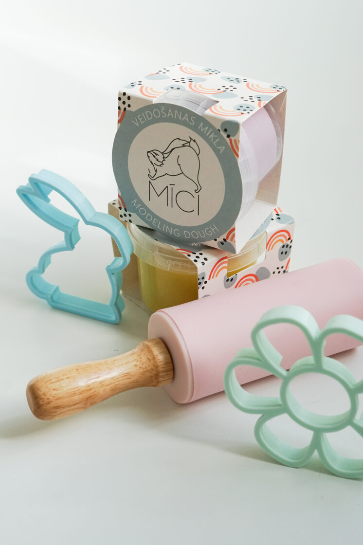 MĪCI kinkekomplekt kevadine lill ja jänku kahe loodusliku plastiliini ja vormidega ja rulliga