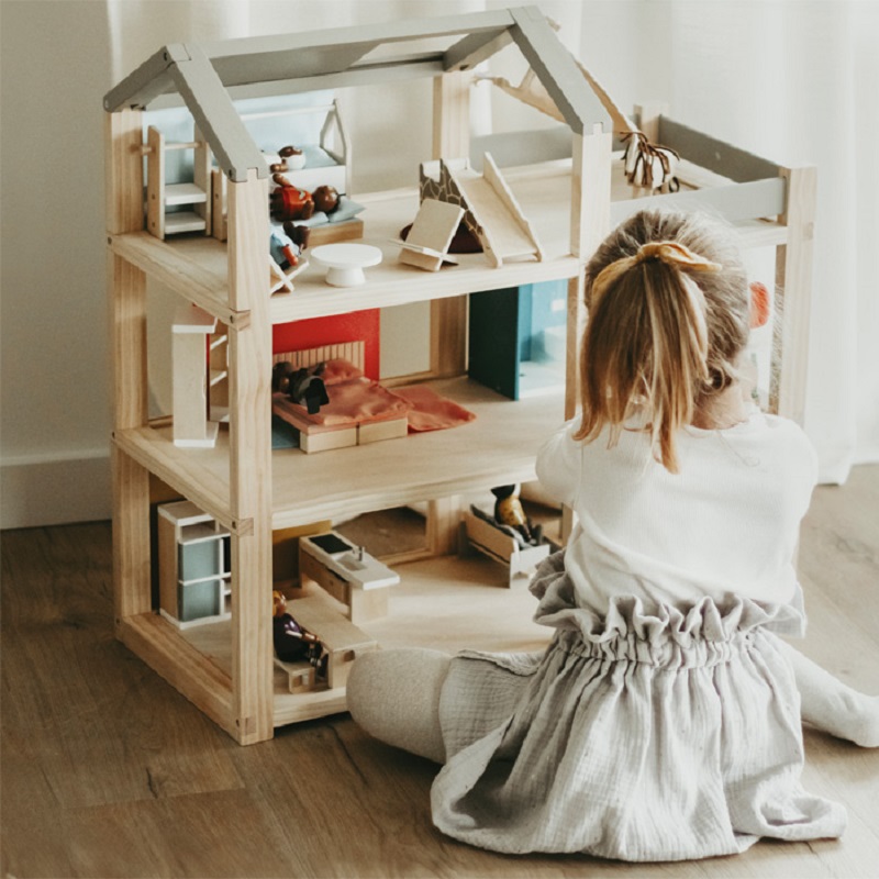 Põhjamaise disainiga puidust nukumaja koos mööbliga ja katuse­terassiga Suur kolmekorruseline puidust nukumaja lastele