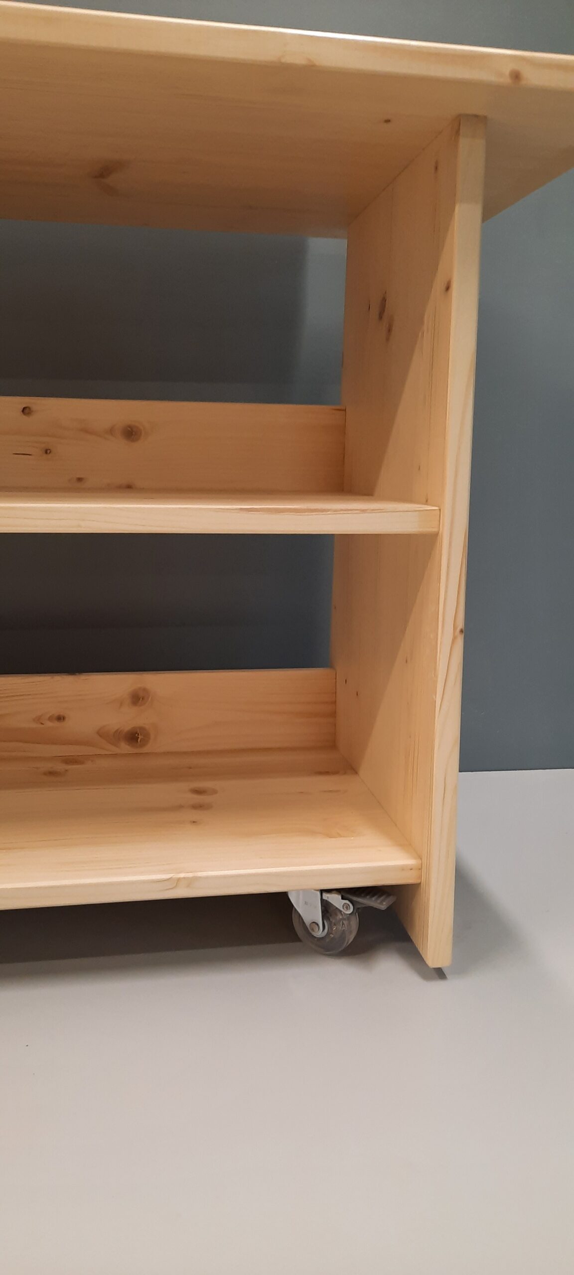 Montessori muusikvahendite riiul Montessori muusikvahendite riiul