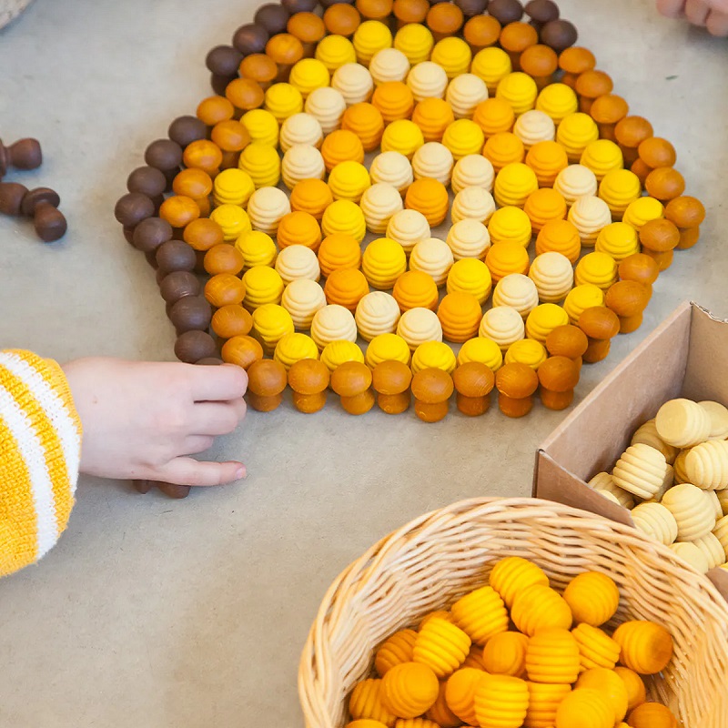 Grapat puidust mängufiguurid õnneloos üllatuskarp kingitus loovmäng vabamäng waldorfpedagoogika waldorfmänguasjad puidust meekärjed