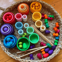 Grapat Nest Bowls 24 värvilise puidust ladumis- ja sorteerimiskausi komplekt