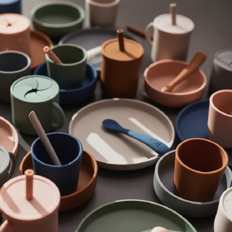 Turvaline ja lekkekindel silikoonist joogitass iseseisvaks joomiseks