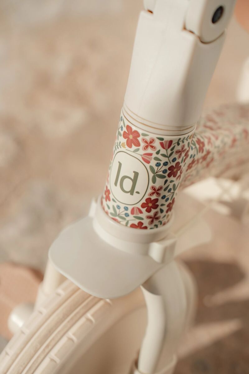 Esimene sõiduvahend väiksele lapsele – 4-ühes ratas lükkesangaga Esimene sõiduvahend väiksele lapsele – 4-ühes ratas lükkesangaga