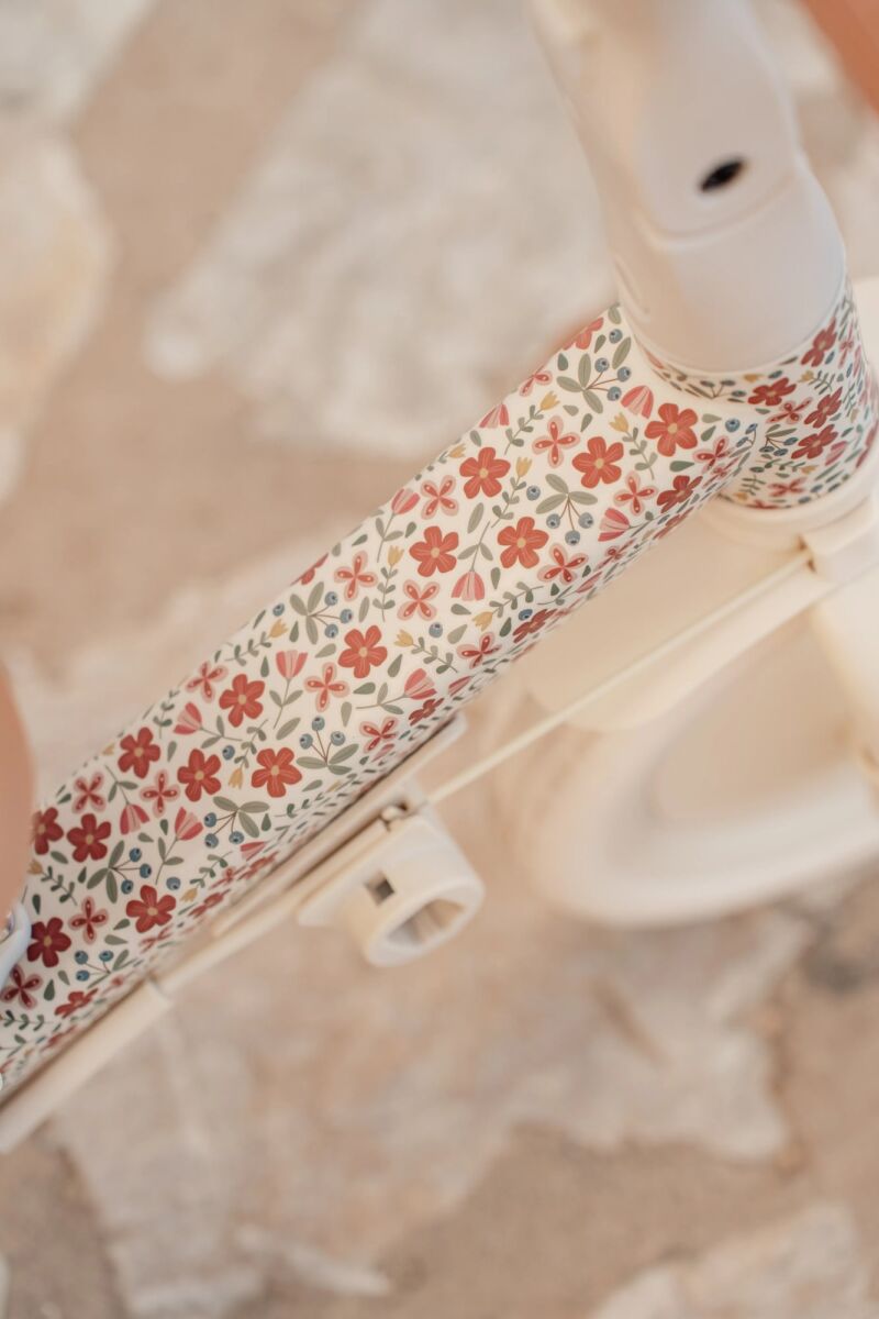 Esimene sõiduvahend väiksele lapsele – 4-ühes ratas lükkesangaga Esimene sõiduvahend väiksele lapsele – 4-ühes ratas lükkesangaga