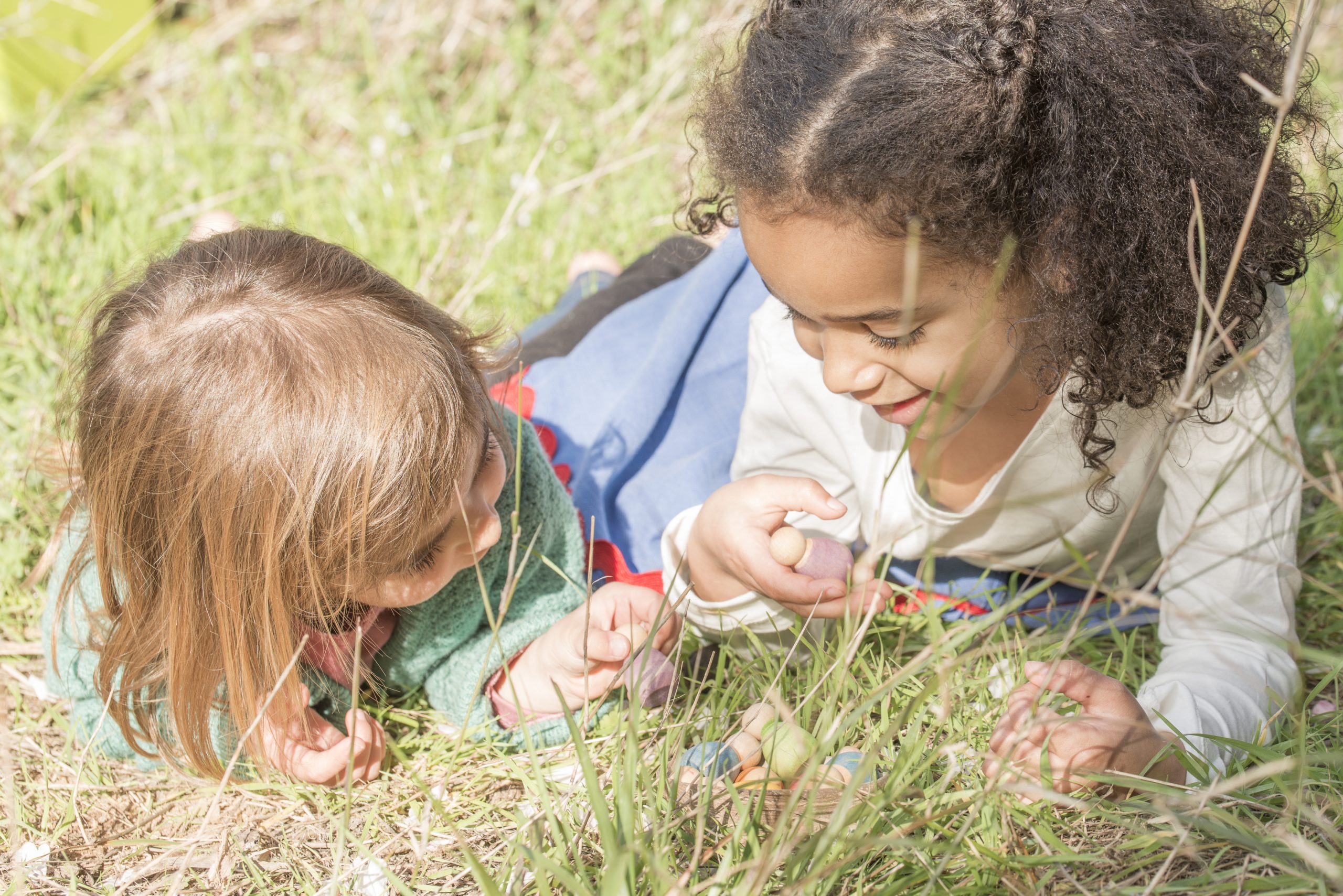 Grapat puidust mängufiguurid Nins loovmäng vabamäng waldorfpedagoogika waldorfmänguasjad