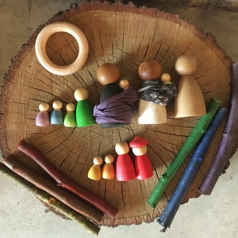 Grapat puidust mängufiguurid Nins loovmäng vabamäng waldorfpedagoogika waldorfmänguasjad