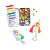 Cotton Twist You and Me võtmehoidjate meisterdamiskomplekt puidust helmeste ja metallist kinkekarbiga Cotton Twist You and Me võtmehoidjate meisterdamiskomplekt puidust helmeste ja metallist kinkekarbiga