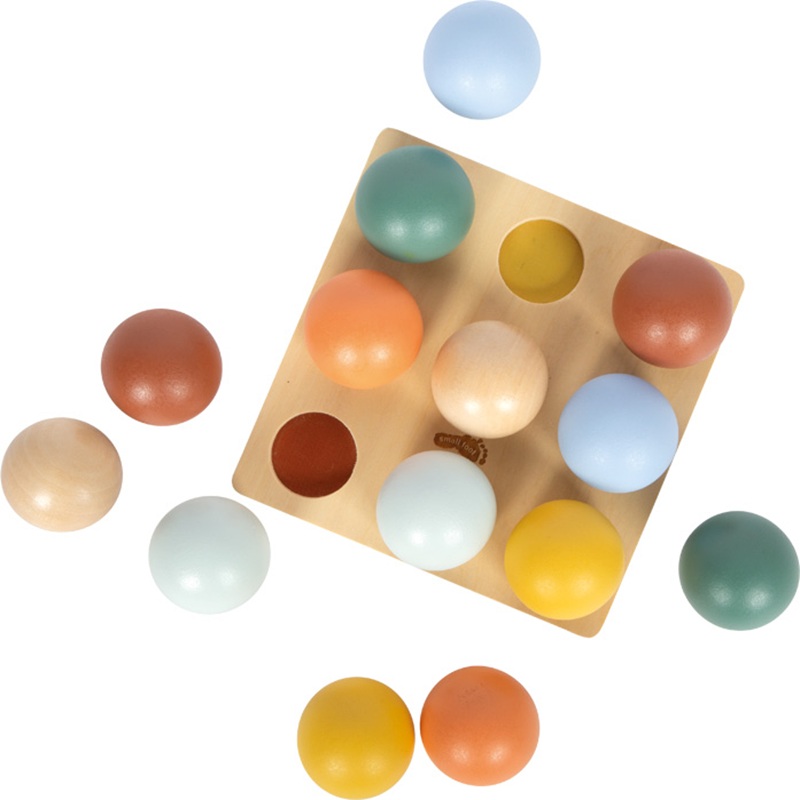 Puidust pallide sorteerimine – 14 värvilist palli ja 9 värvipesaga alus Montessorist inspireeritud sorteerimismäng – peenmotoorika ja käe-silma koordinatsioon
