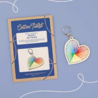 Cotton Twist Heart Keyring Craft Kit – tikitav südamega võtmehoidja 4+ Plastivaba tikkimiskomplekt lastele
