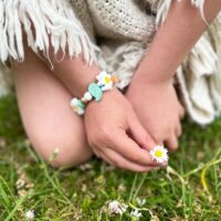 Cotton Twist Daisy Bracelet Bead Kit Karikakrad – käevõru helmeste komplekt Cotton Twist Daisy Bracelet Bead Kit Karikakrad – käevõru helmeste komplekt
