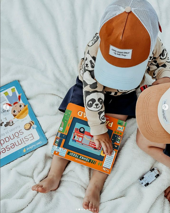 liikuvate detailidega pappraamat lastele päästjad päästemasinad tuletõrje politsei kiirabi