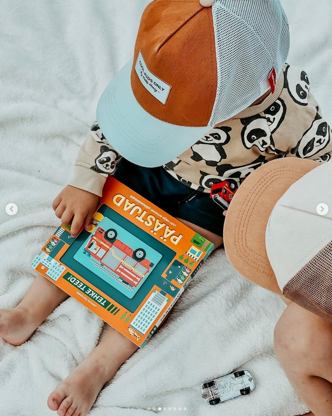 liikuvate detailidega pappraamat lastele päästjad päästemasinad tuletõrje politsei kiirabi