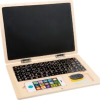 Puidust sülearvuti ja telefon