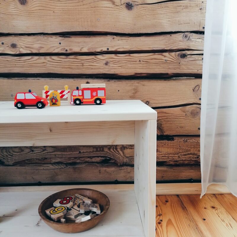 Avatud riiul, ühekordne ja puidust