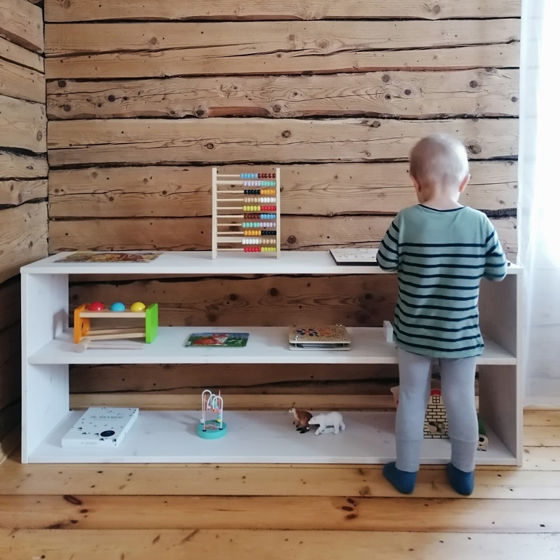 Kahekordne puidust avatud Montessori riiul