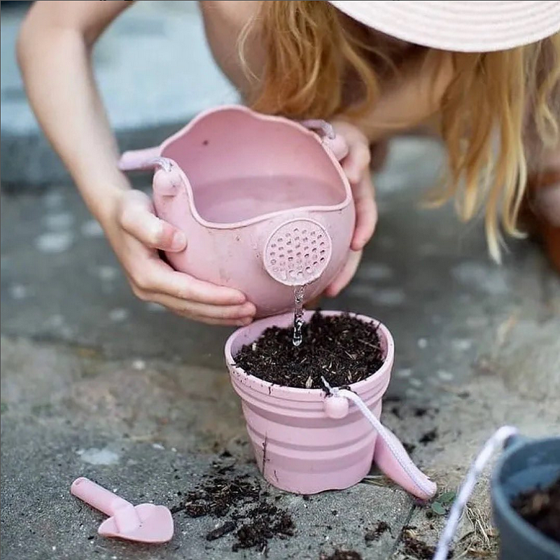 Roosa kastekann lastele