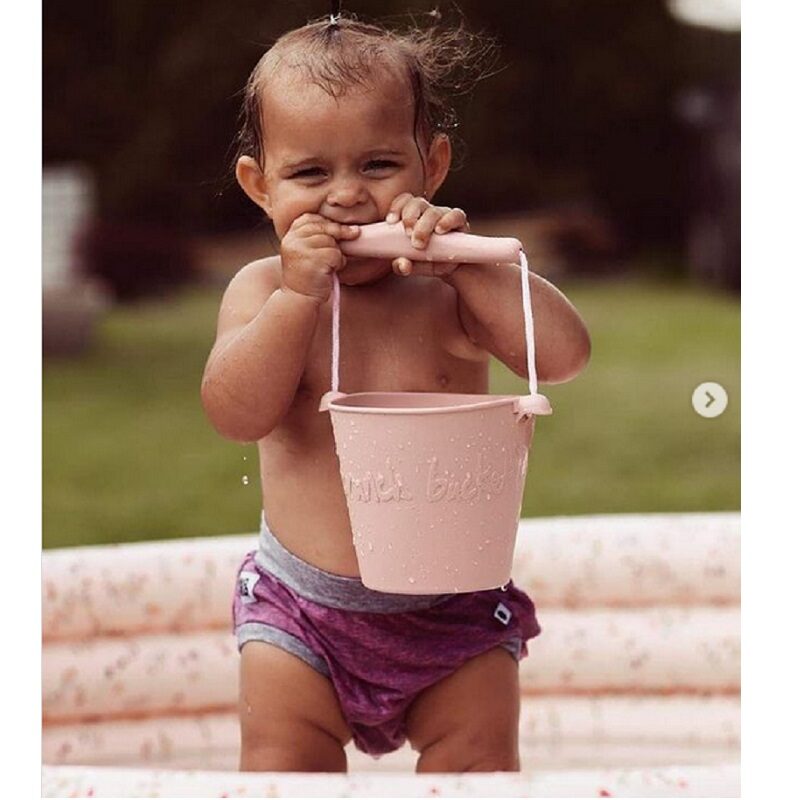 Roosa silikoonist ämber