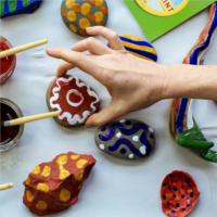 Screenshot 2022-03-27 at 00-41-33 Natural Earth Paint on Instagram “Fall has tons of fun activities in store for your little ones. Try out some of nature’s most creative canvases- rocks leaves branches…”