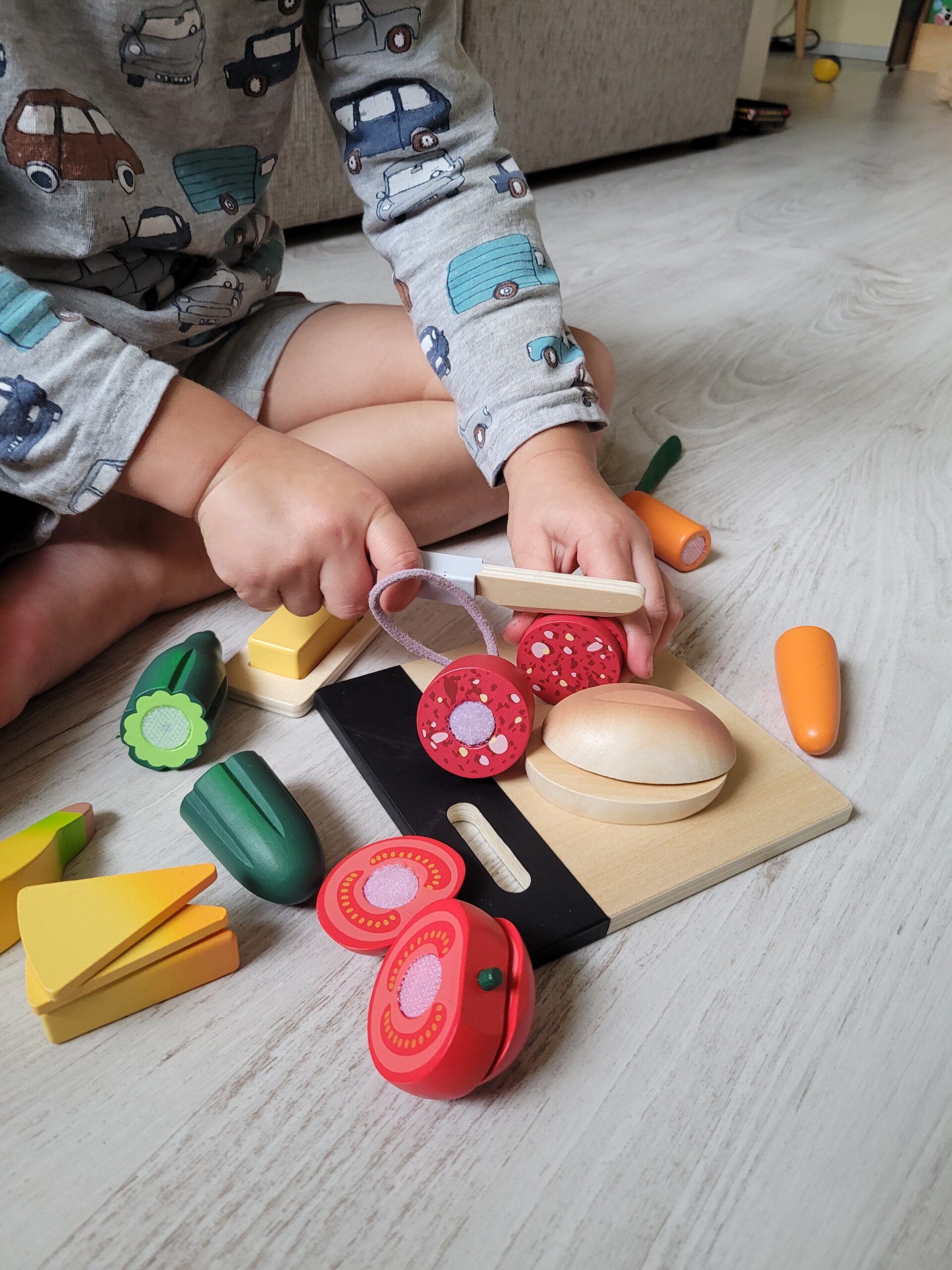 puidust lõigatavad toiduained juurviljad köögiviljad puuviljad