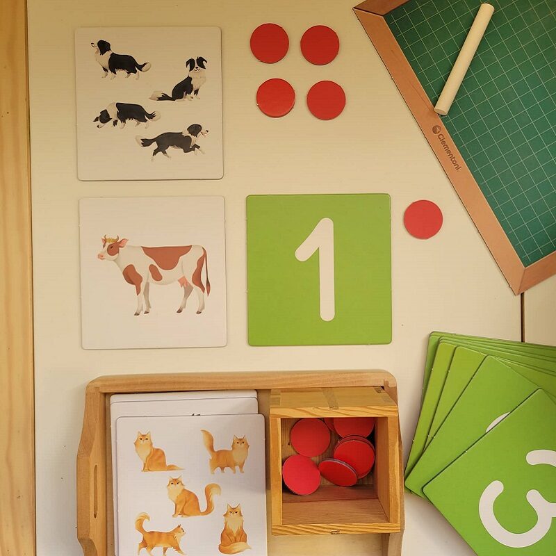 Montessori numbrimäng liivapaberist numbritega