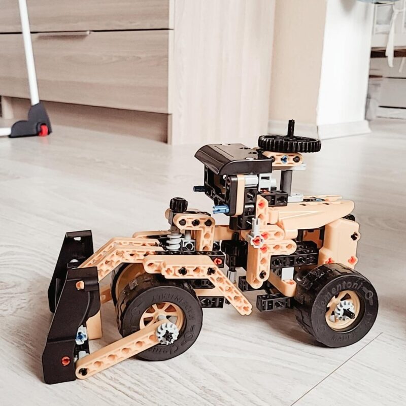 Konstruktor - buldooser (kümme ühes)