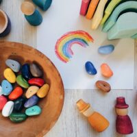 looduslikud puuviljakommid ja arendavad kriidid jõulupakis Crayon-Rocks-ametlik-maaletooja looduslikud puuviljakommid ja arendavad kriidid jõulupakis