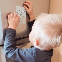 magnetleht isekleepuv