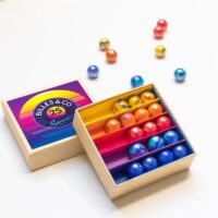 päikeseloojangu toonides klaaskuulid