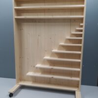 Helmeste riiul Montessori lapseheaks (2)