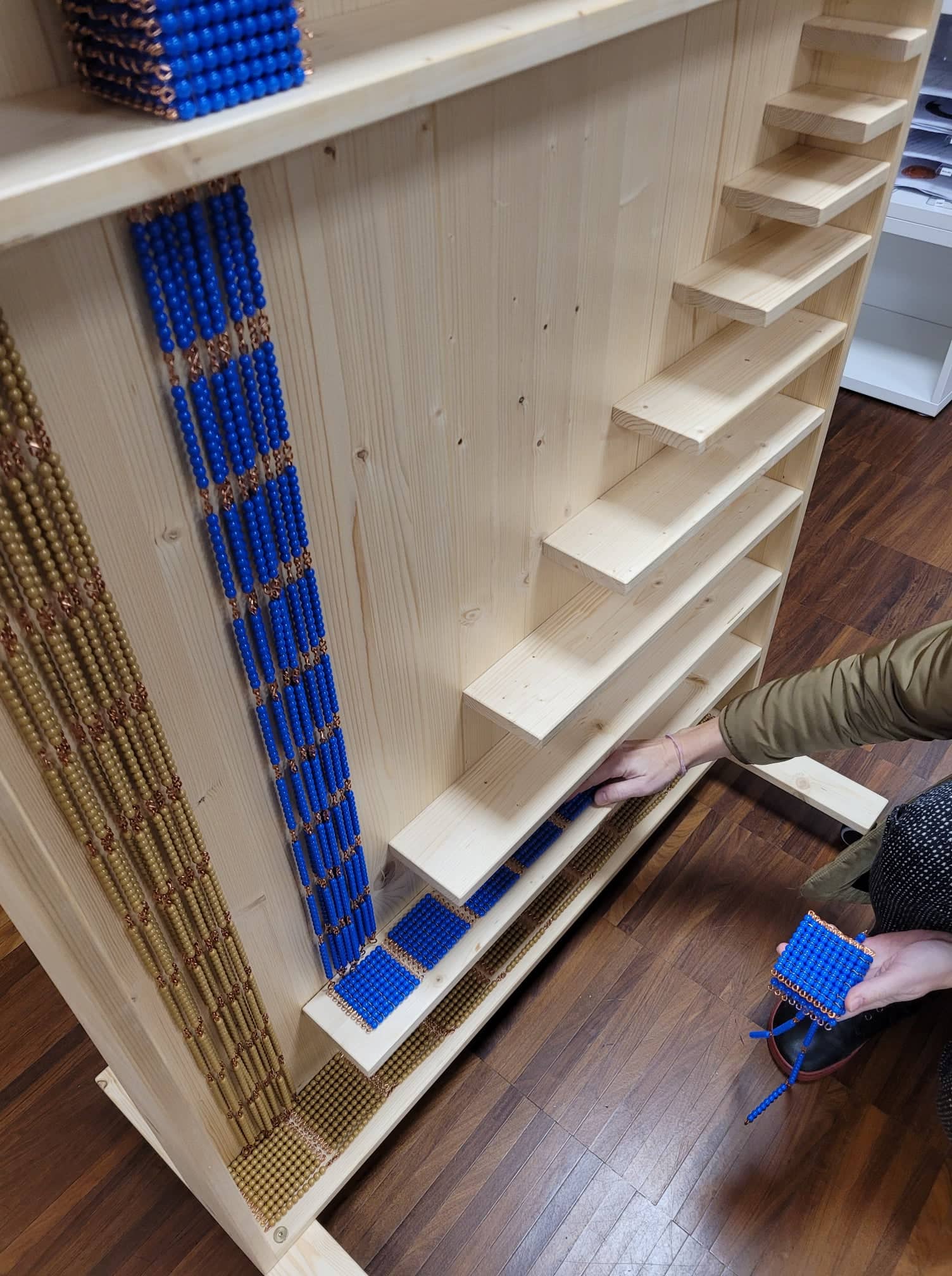 Montessori helmeste riiul – lapseheaks (15)