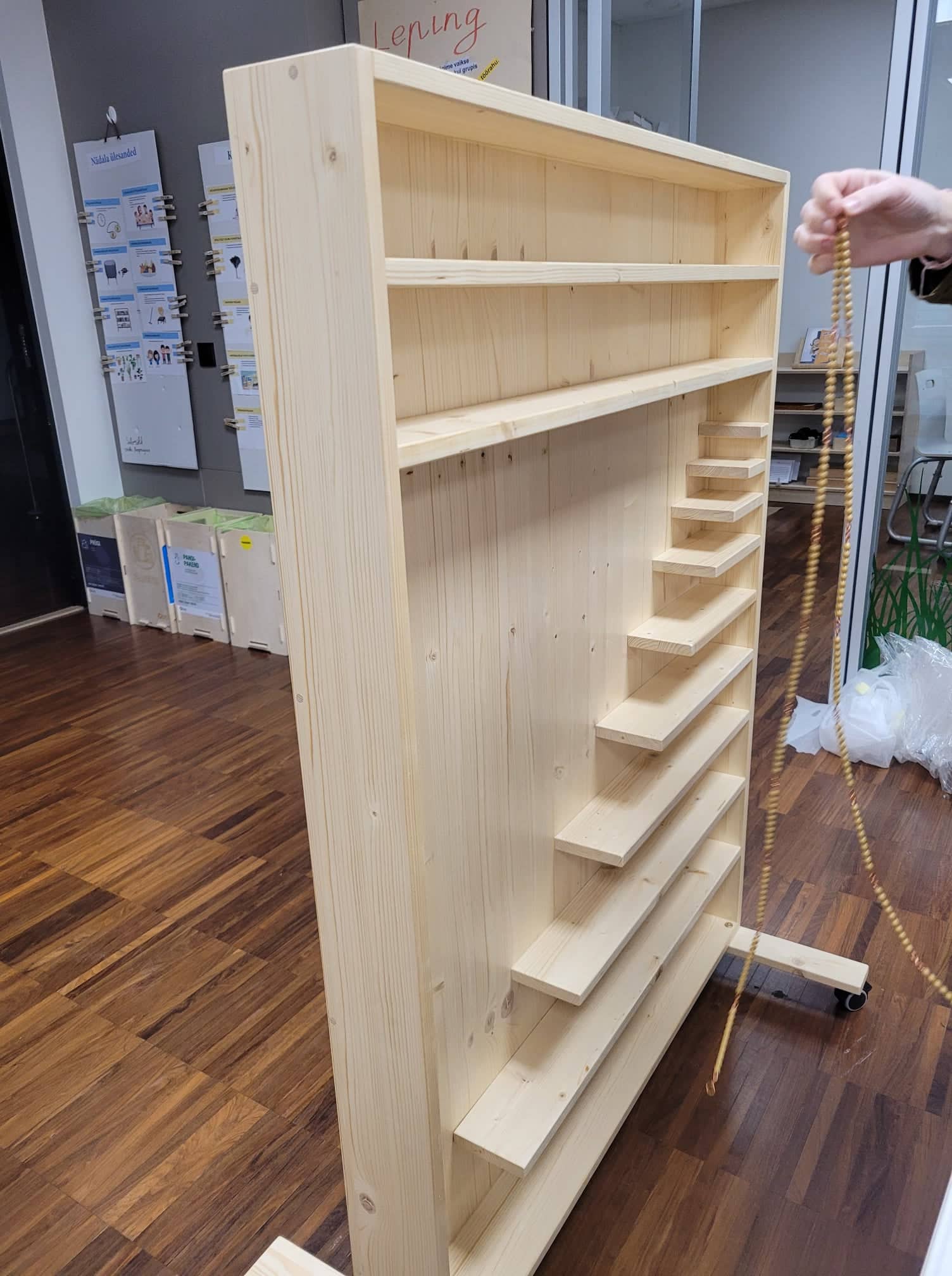 Montessori helmeste riiul – lapseheaks (19)