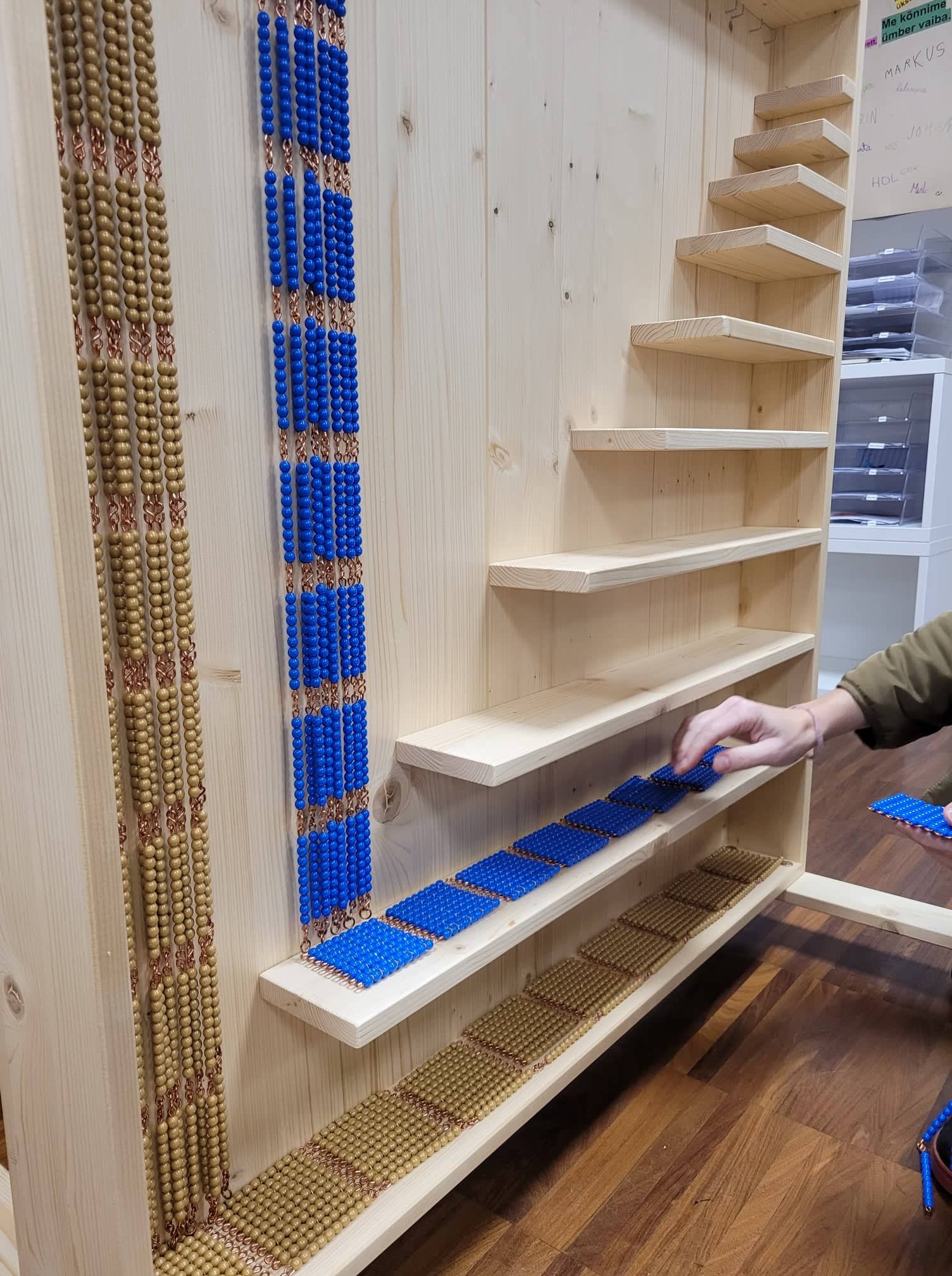 Montessori helmeste riiul – lapseheaks (23)