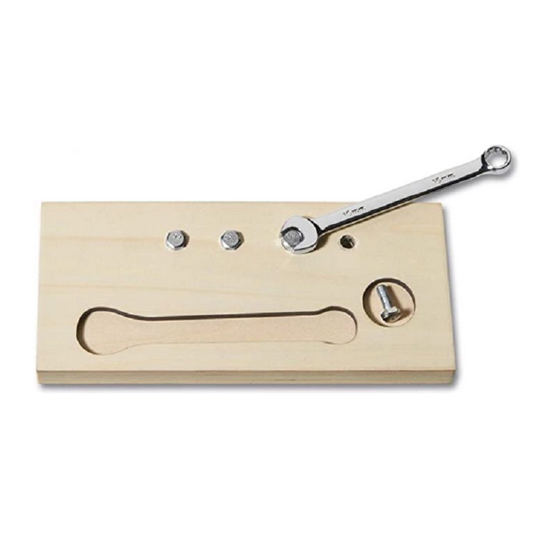 Montessori mutrivõtmega töötamise alus, lapsele praktiliste oskuste õpetamiseks