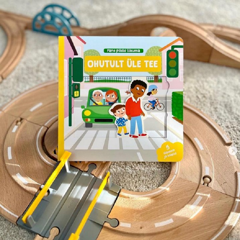 liikuvate detailidega pappraamat ohutult üle tee