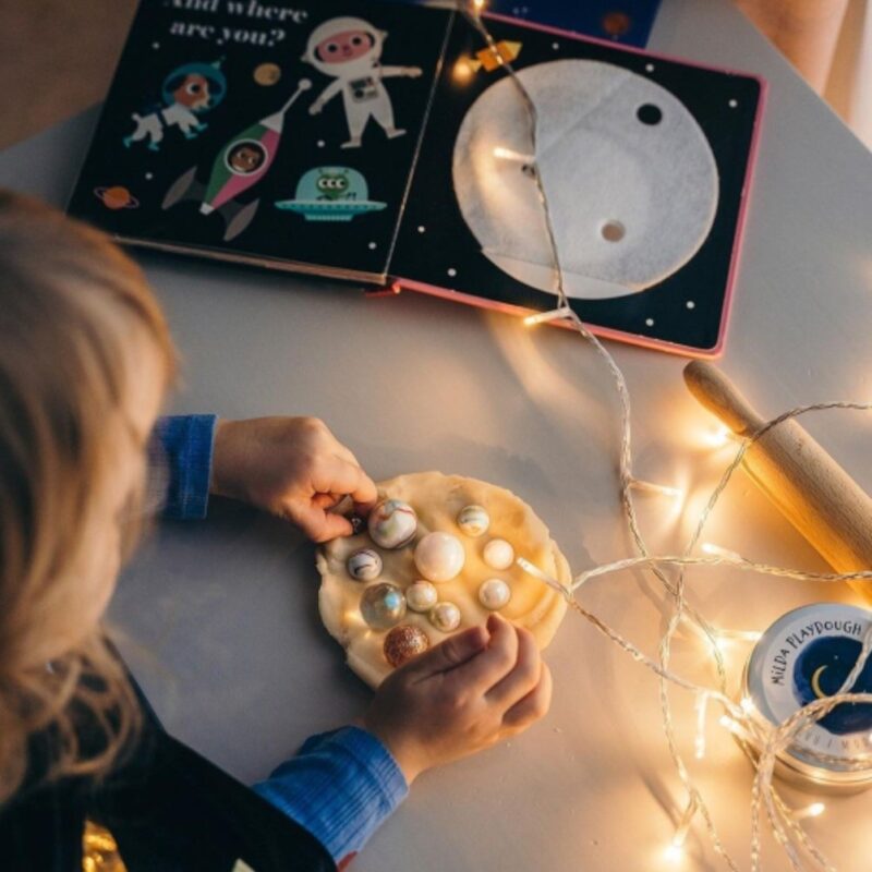Looduslik plastiliin - helendav laimilõhnaline kuu