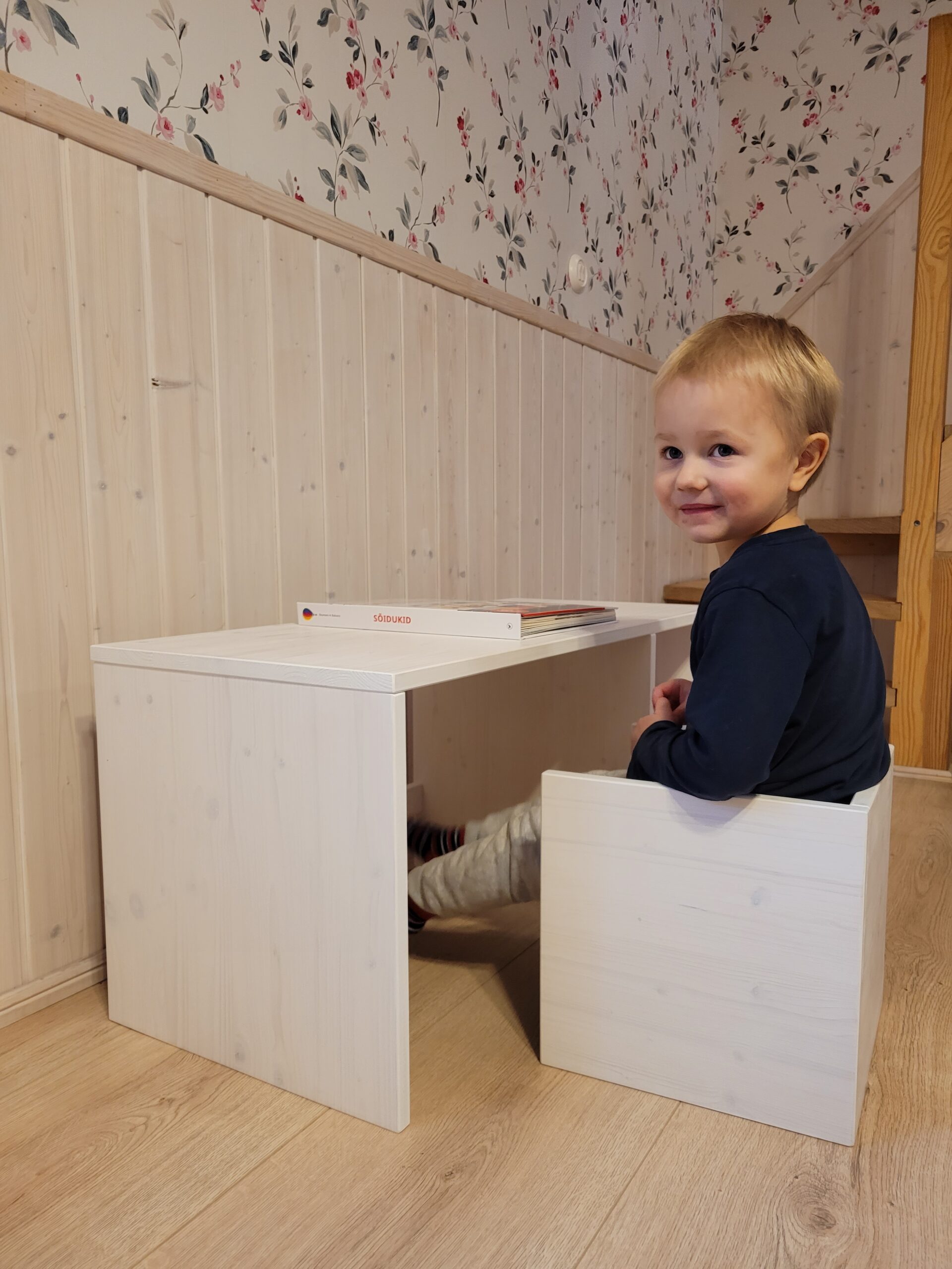 Puidust laud lastele (1)