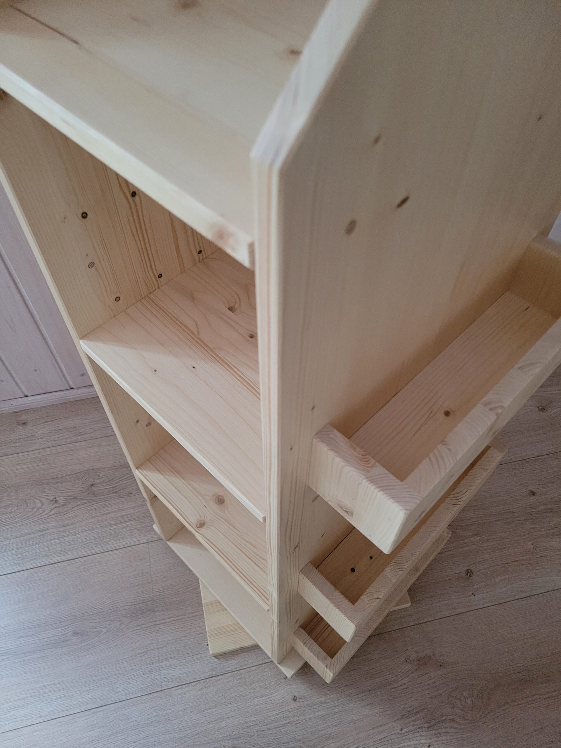 Puidust raamaturiiul pöörlev (18)