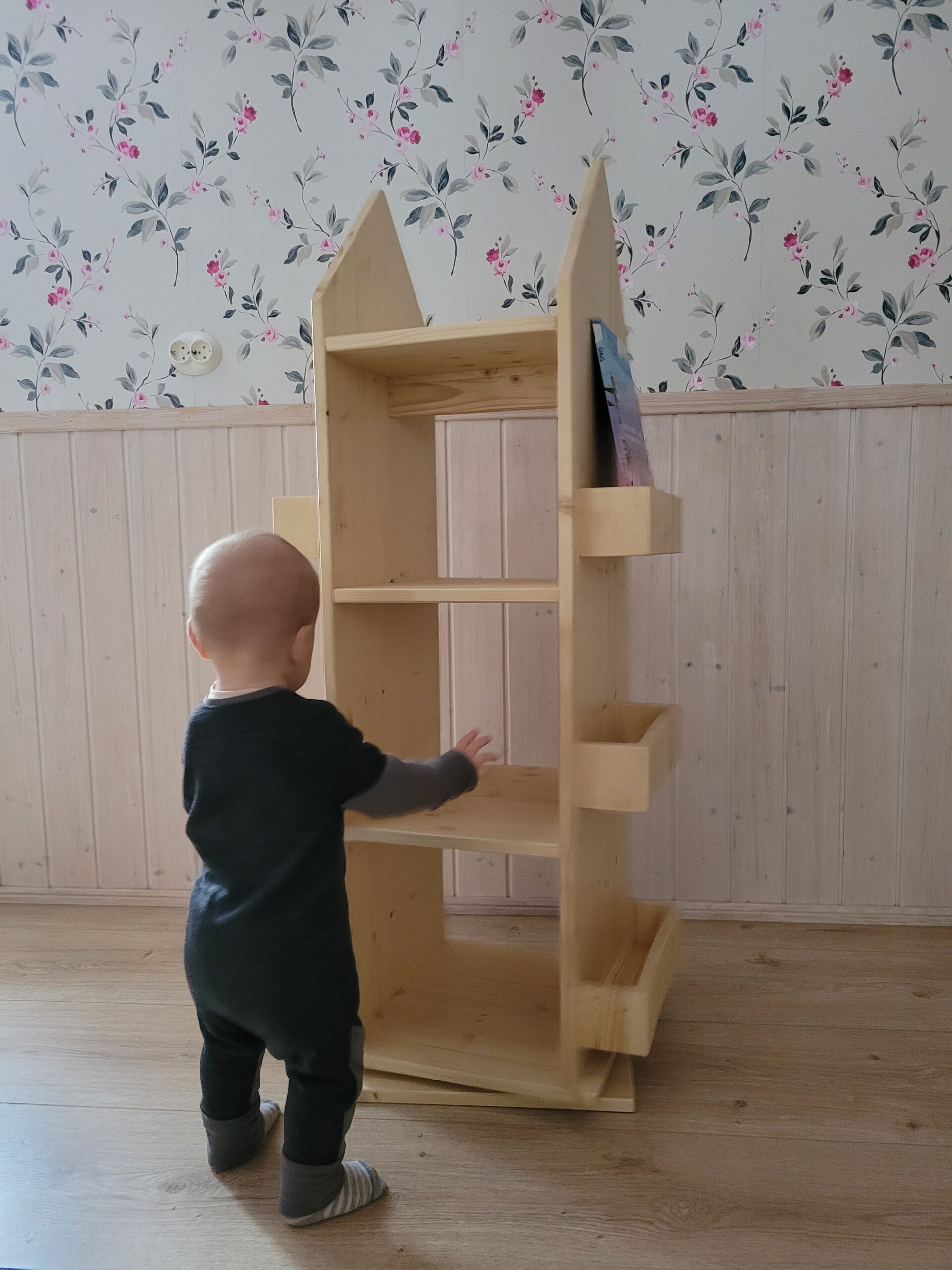 Puidust raamaturiiul pöörlev (19)