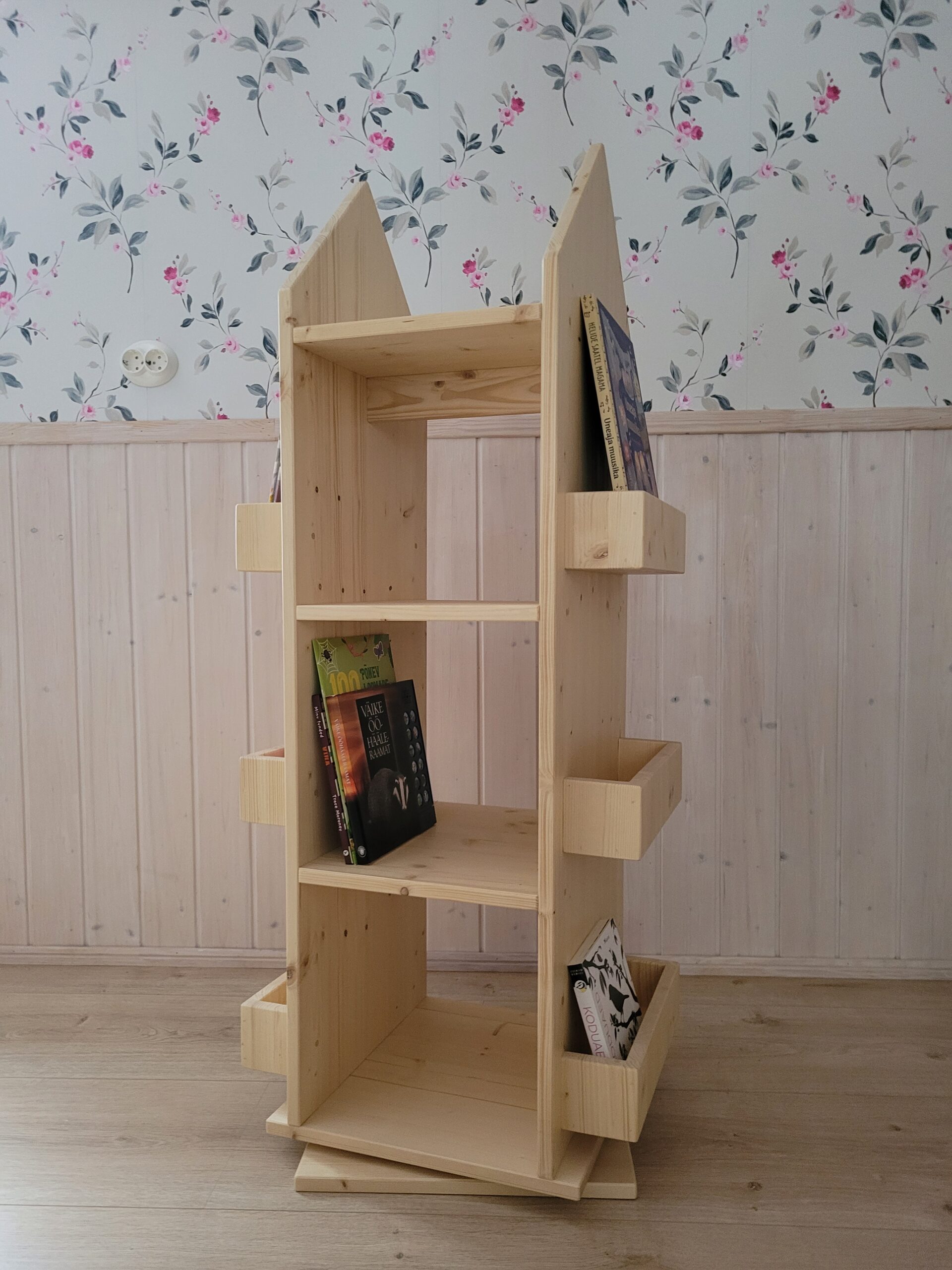 Puidust raamaturiiul pöörlev (20)