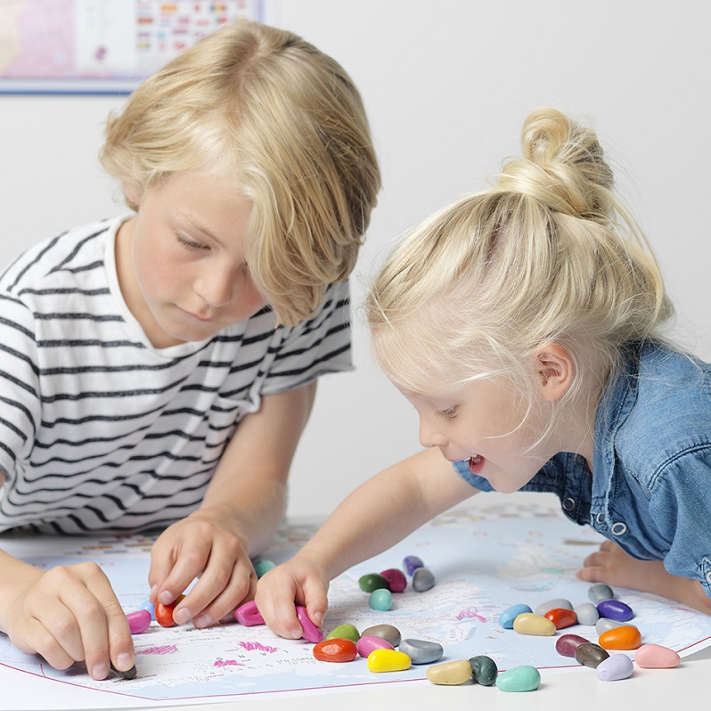 looduslikud puuviljakommid ja arendavad kriidid jõulupakis