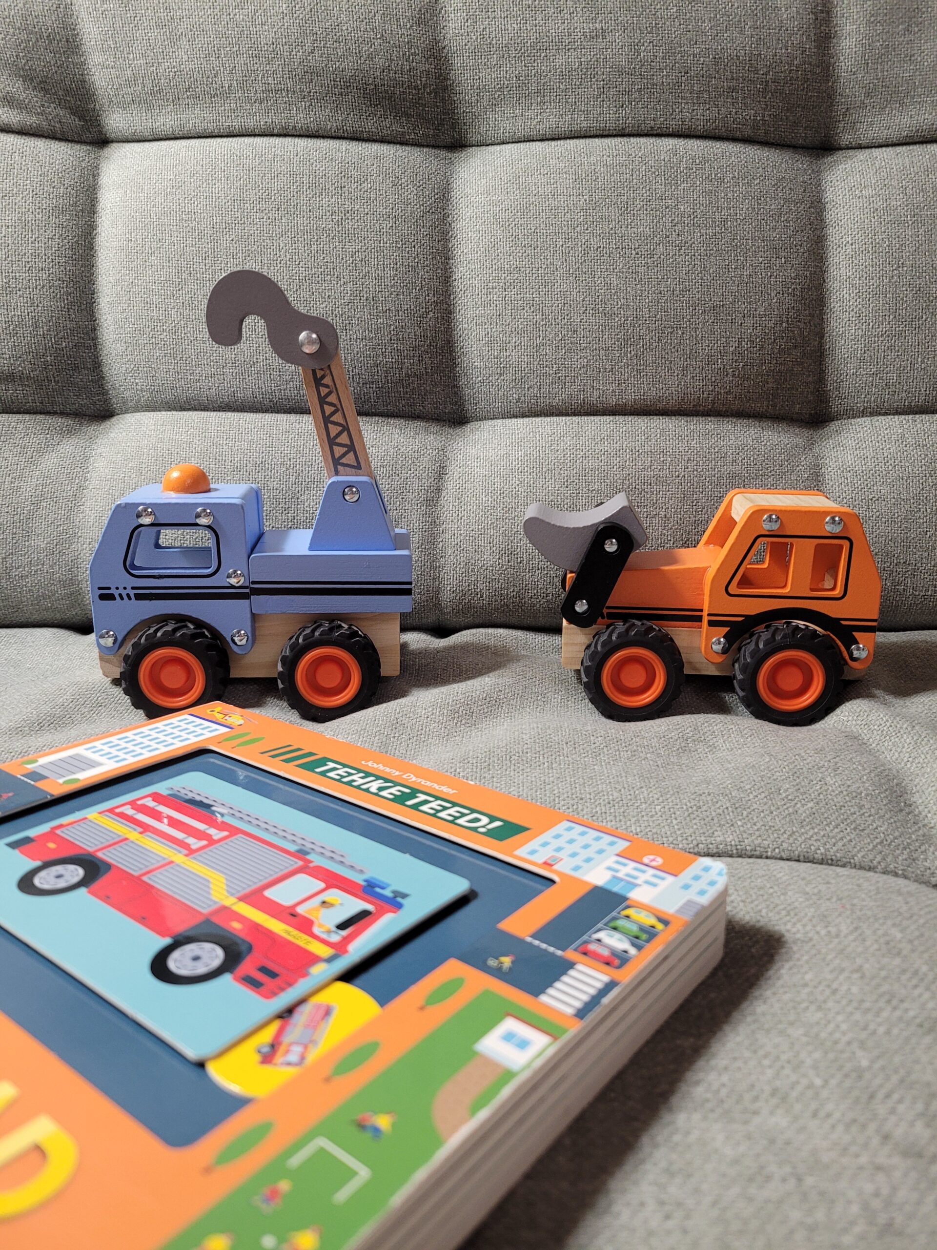 puidust puksiirauto liikuva konksuga