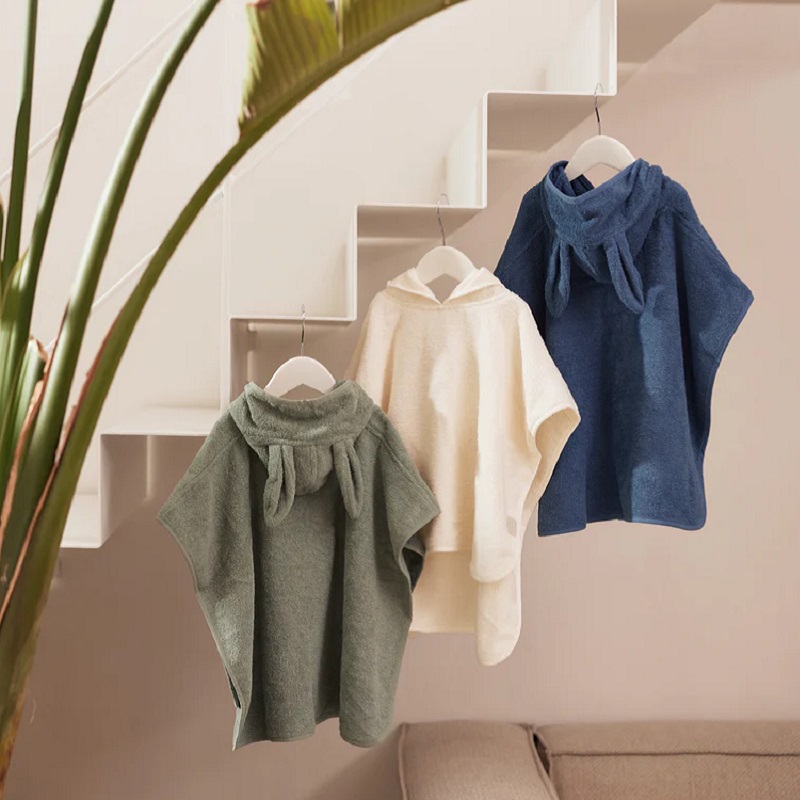 armsa kapuutsiga vannipontšo lastele