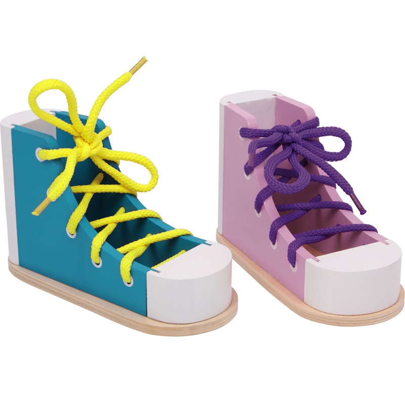 kingapaelte sidumismäng kuidas õpetada lapsele paela sidumist puidust nöörimäng