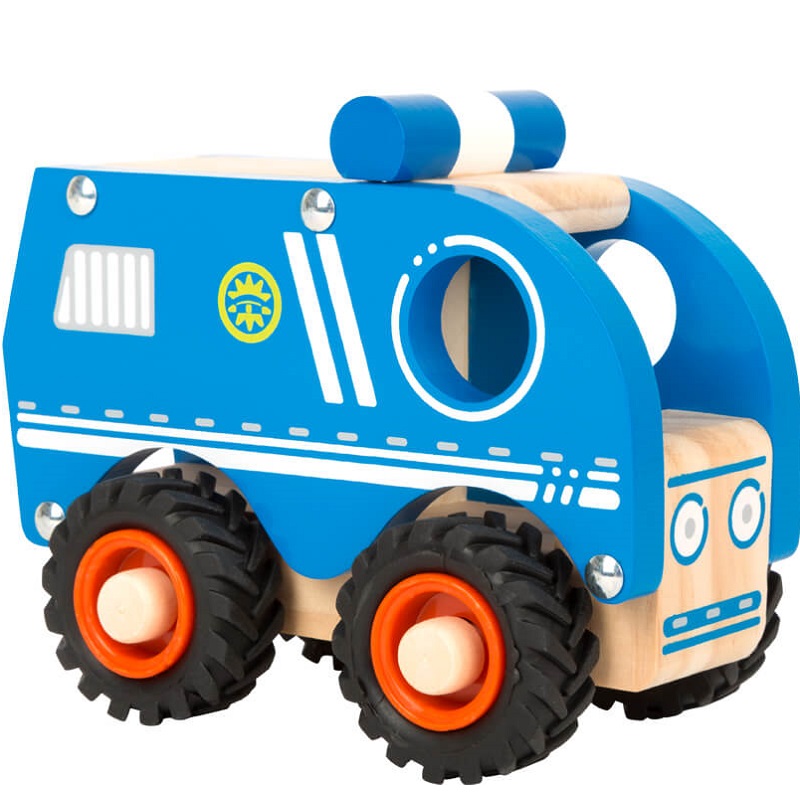 puidust suur politseiauto liikuvate ratastega