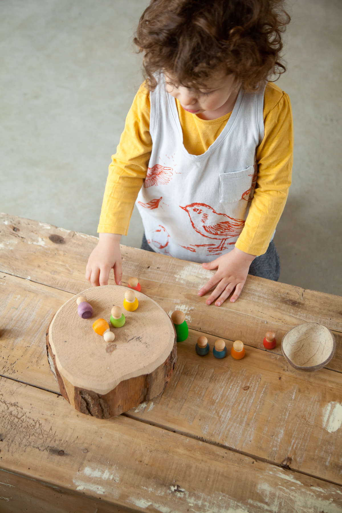Grapat puidust mängufiguurid Nins loovmäng vabamäng waldorfpedagoogika waldorfmänguasjad