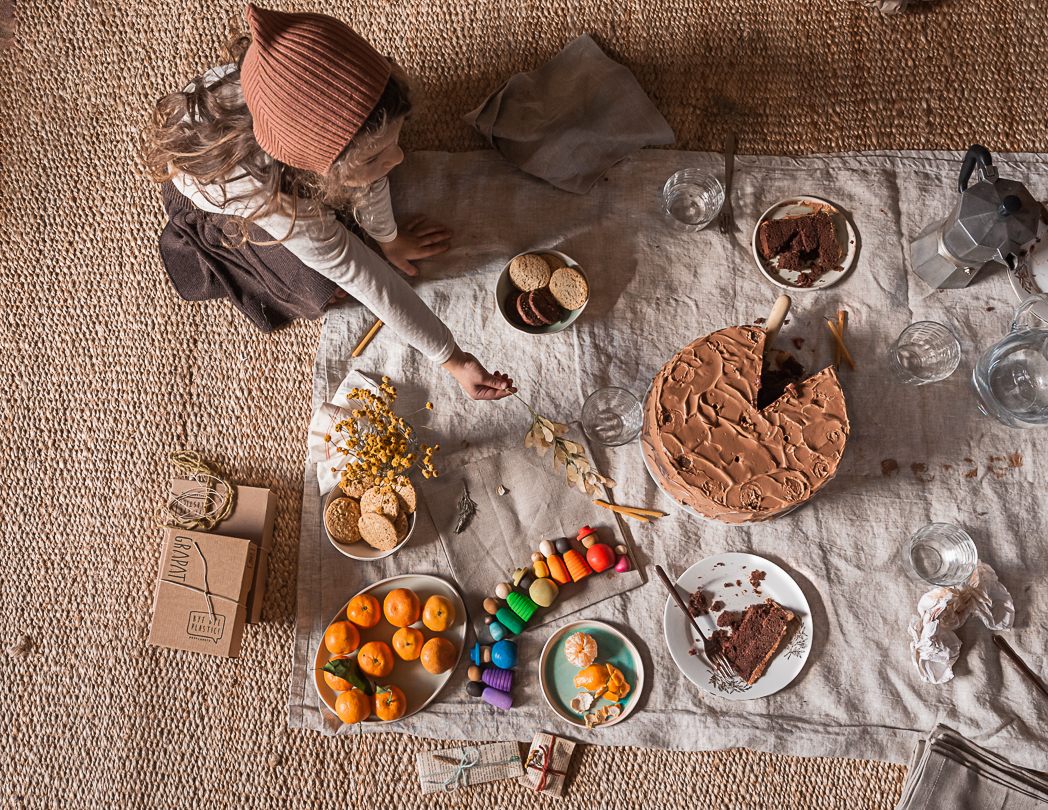 Grapat puidust mängufiguurid Nins Tomtens loovmäng vabamäng waldorfpedagoogika waldorfmänguasjad