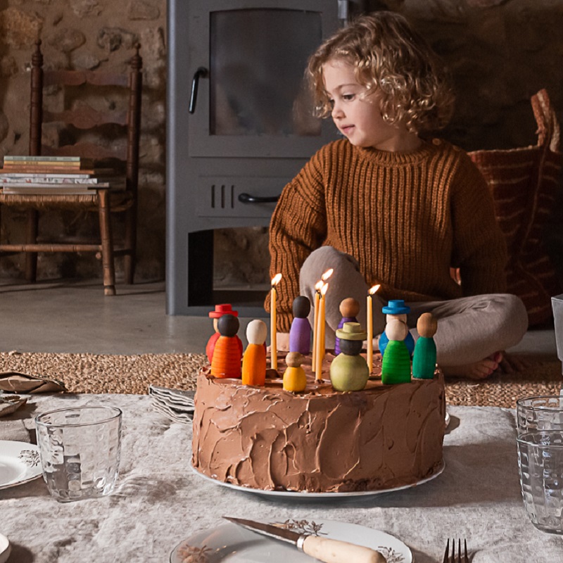 Grapat puidust mängufiguurid Nins Tomtens loovmäng vabamäng waldorfpedagoogika waldorfmänguasjad