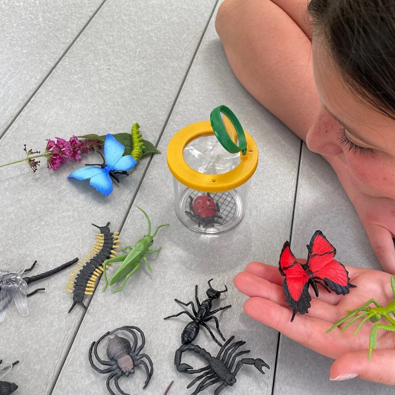 putukatega realistlike loomafiguuride komplekt liblikas kiil mesilane rohutirts