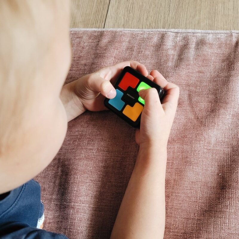 Osavus- ja mälumäng "Värvikuubik"